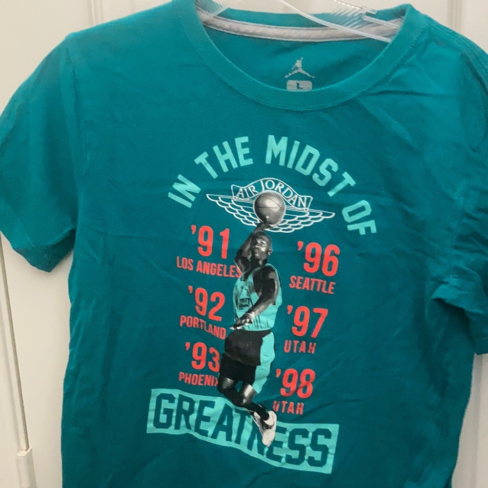 FINAL MARKDOWN Children’s Jordan short sleeved tee large